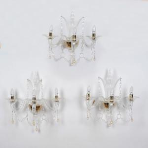 Aplique de 3 Brazos: Iluminación Elegante para Interiores Refinados